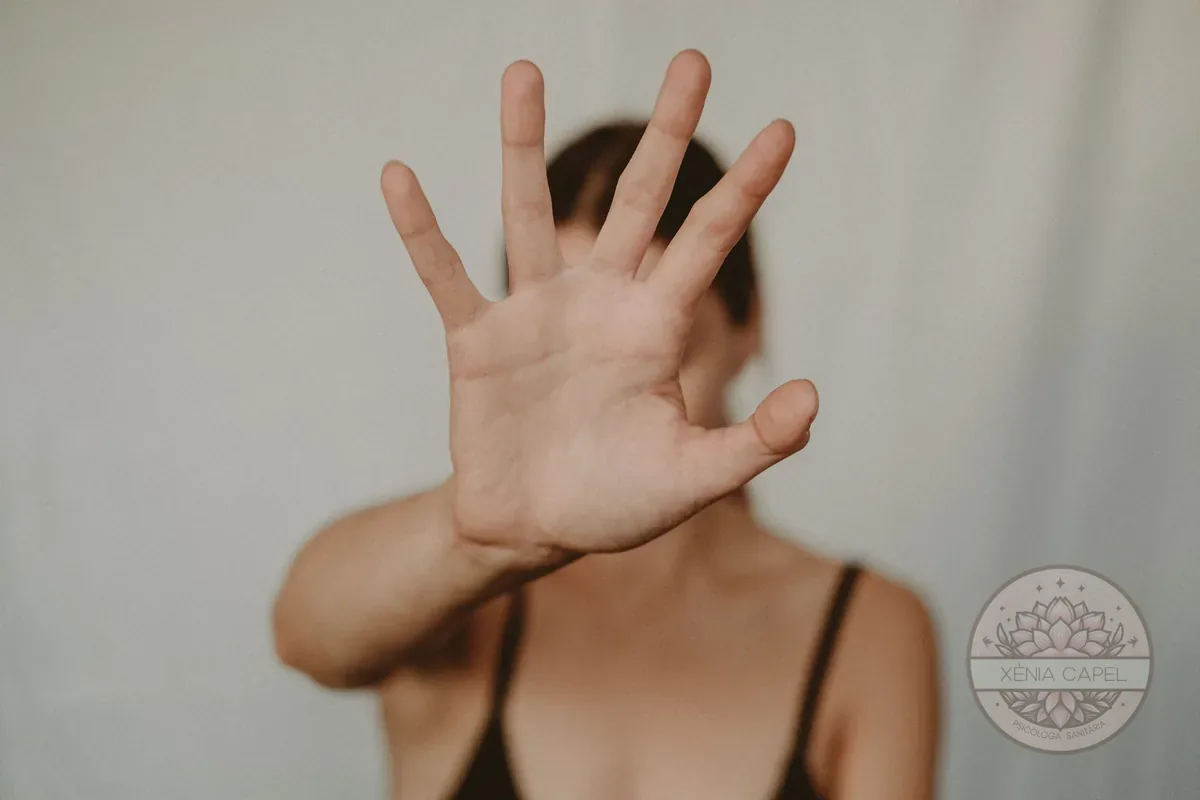 Setting boundaries: a woman raises her hand in a calm boundary gesture, a symbol of learning to say no